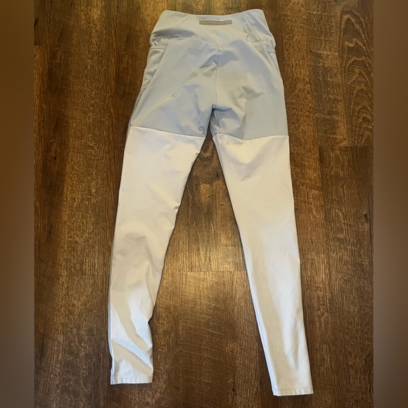 Gymshark x Nikki Blackketter Dynamic Leggings in a light blue and white colorway - Picture 3 of 5